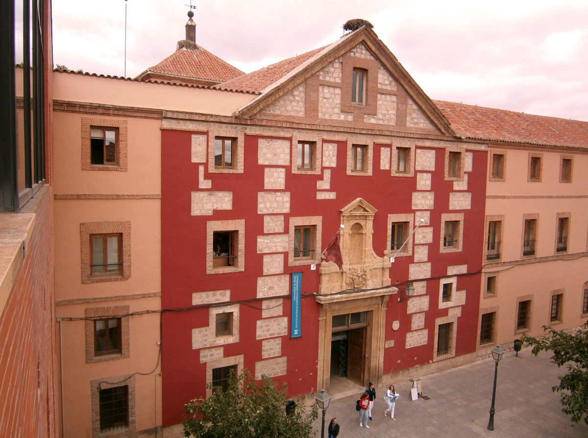 Fachada de la Facultad de Económicas